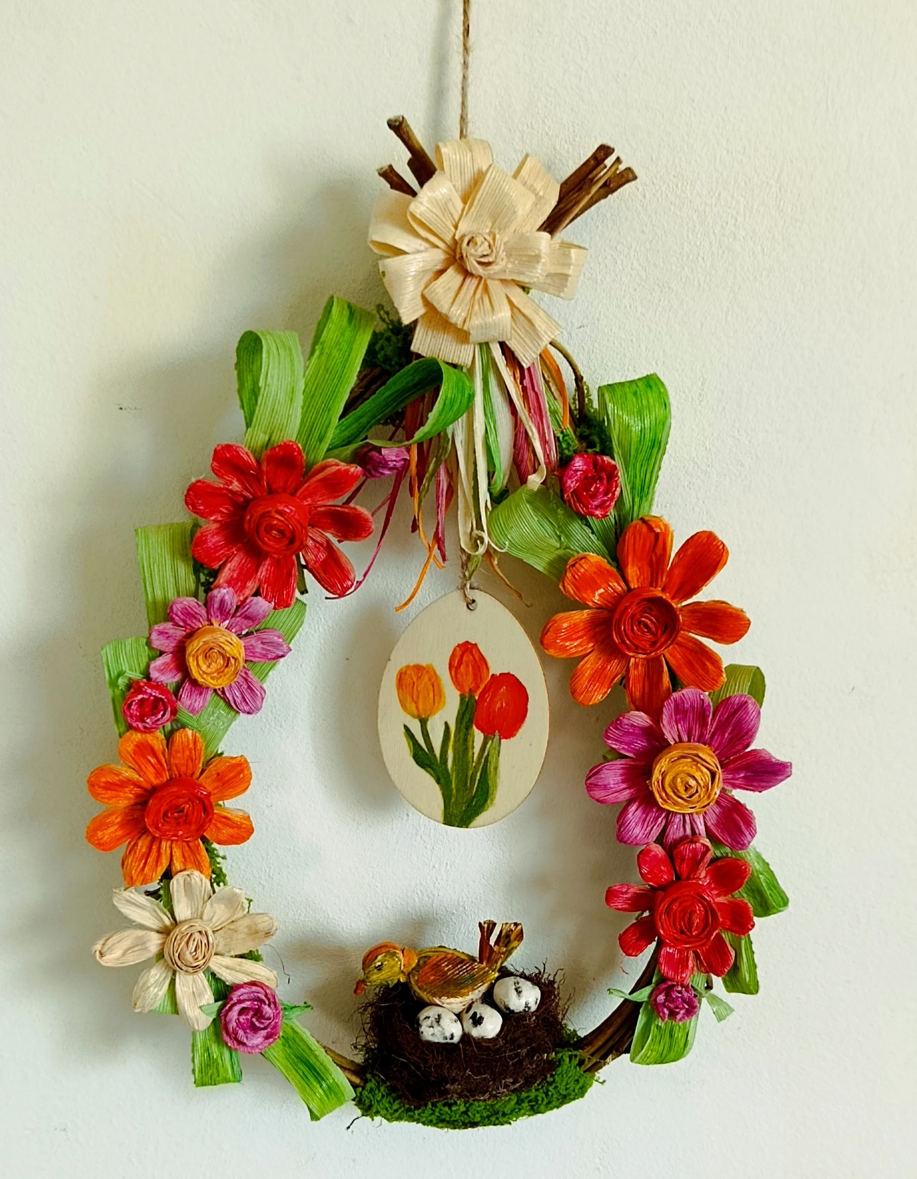 Jarní věneček z kukuřičného šustí s ptáčkem